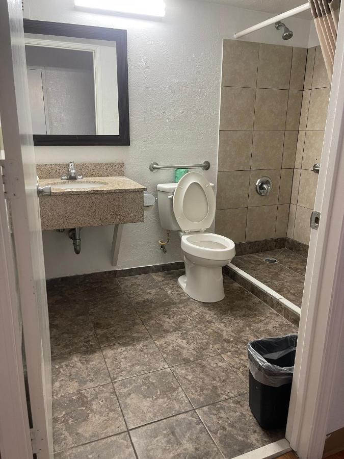 Regal 8 & Hotel 3*