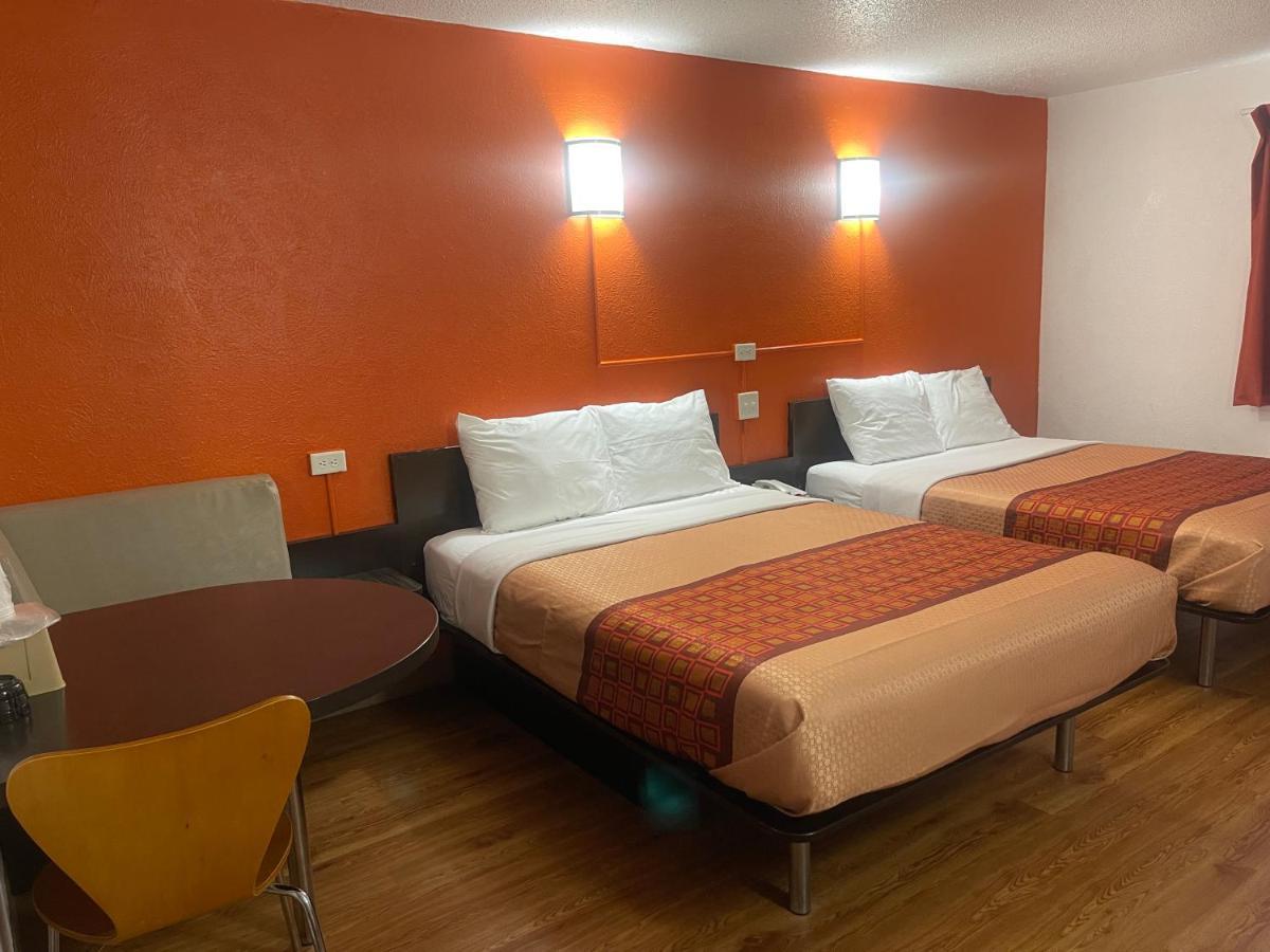 Regal 8 & Hotel 3*