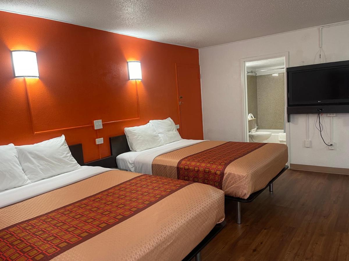 Hotel Regal 8 &