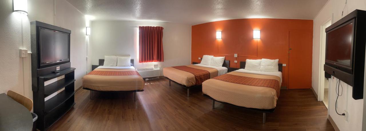 Regal 8 & 3*