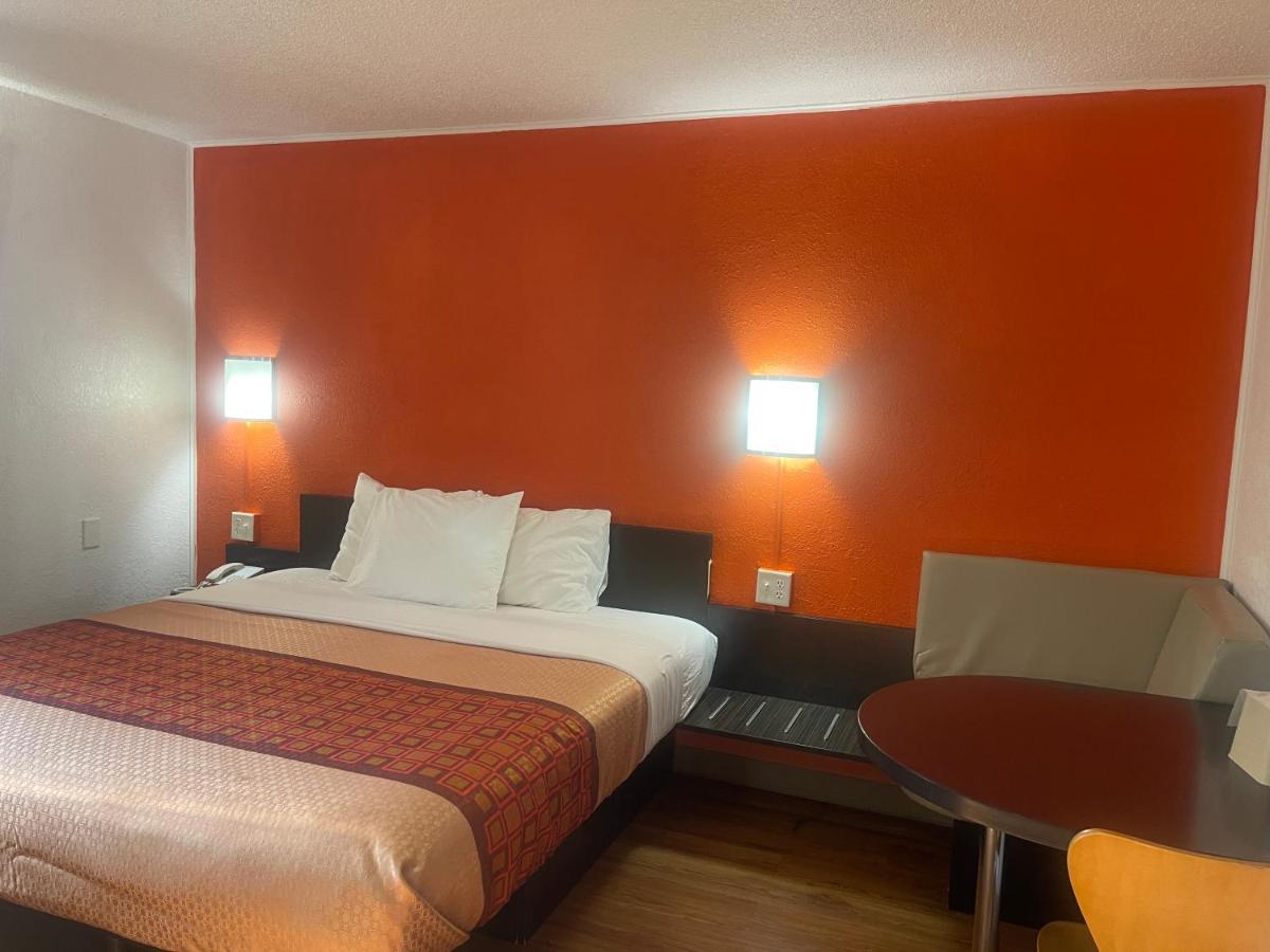 Hotel Regal 8 & Lincoln